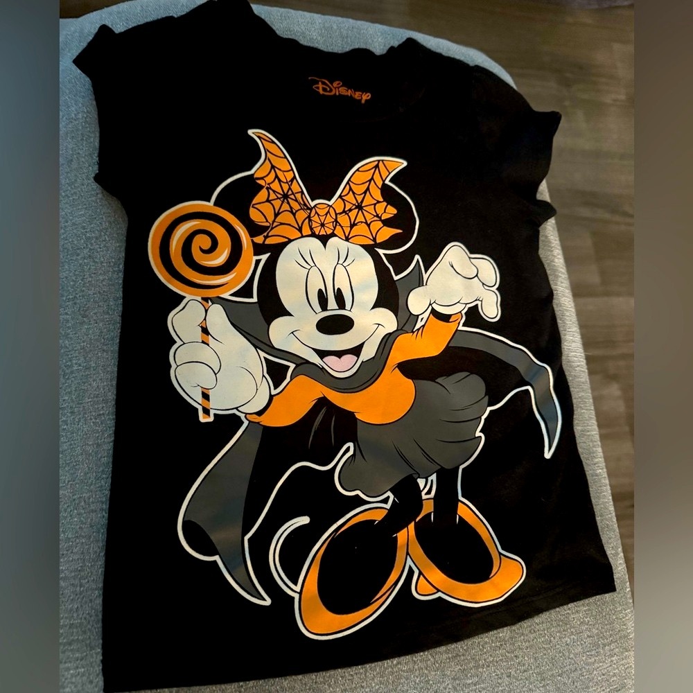 Disney Minnie Mouse Halloween t-shirt.